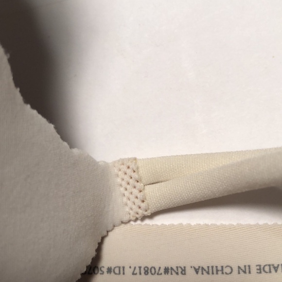 Victoria Secret under wire bra - Picture 8 of 10